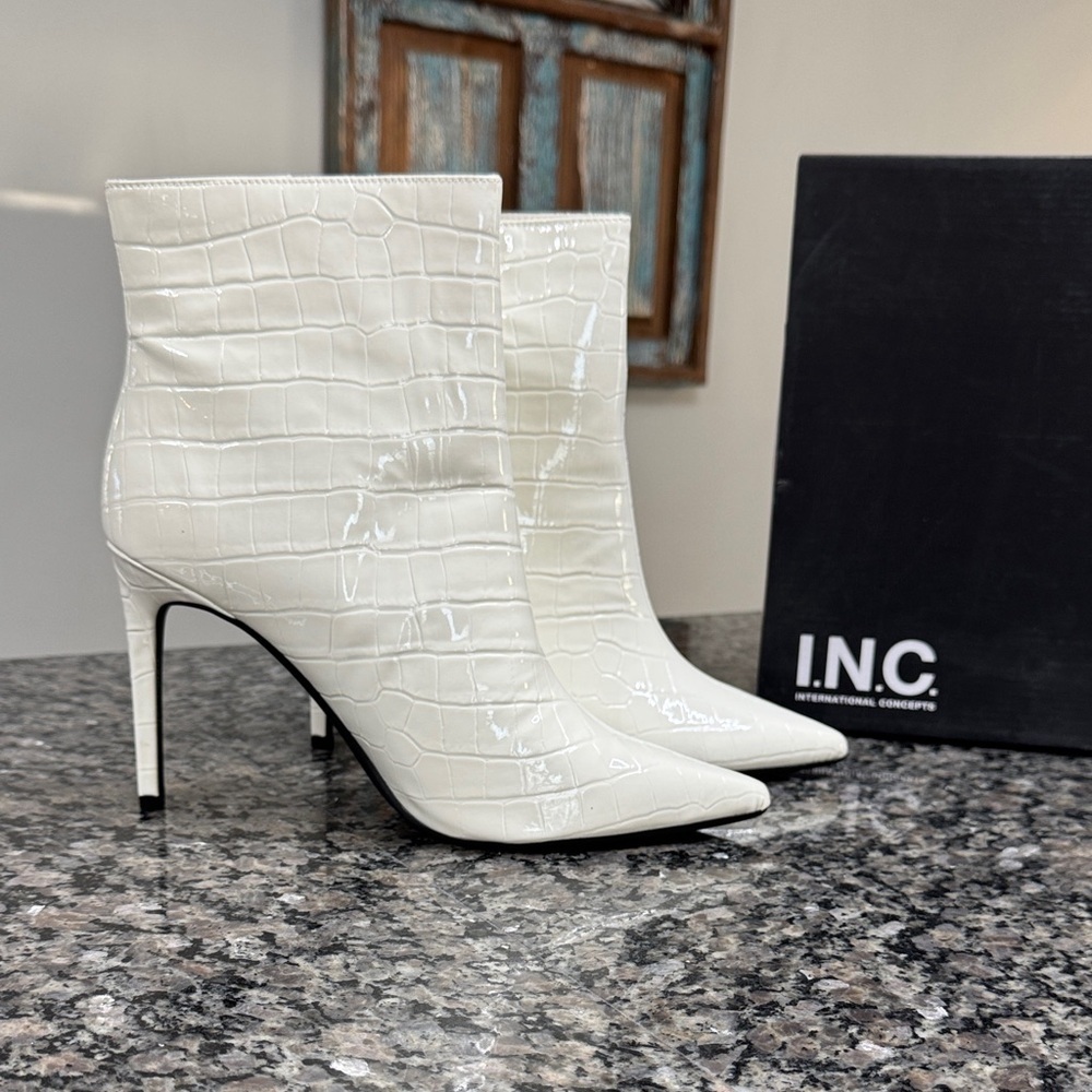 INC International Concepts crocodile embossed White Heeled booties NWT 11
